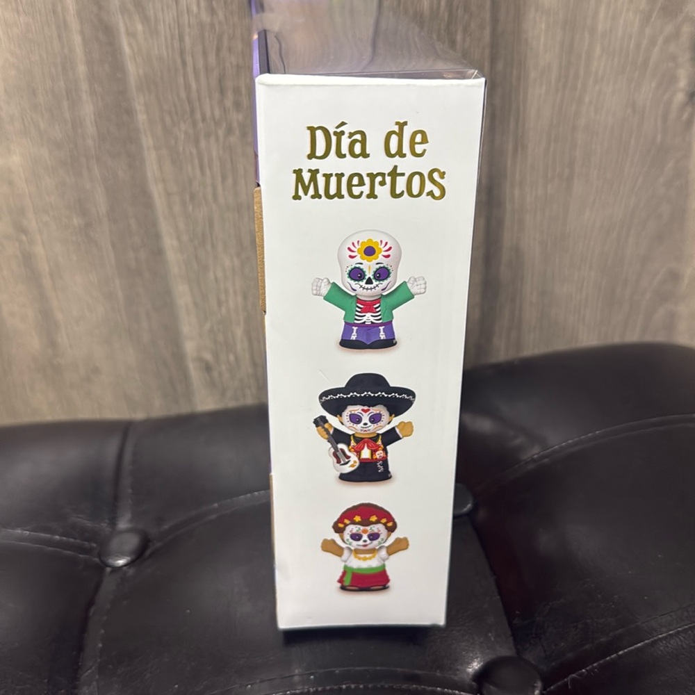 New Dia De Muertos Little People Collectible Doll Set Of 3 In Unopened Box - Picture 6 of 10